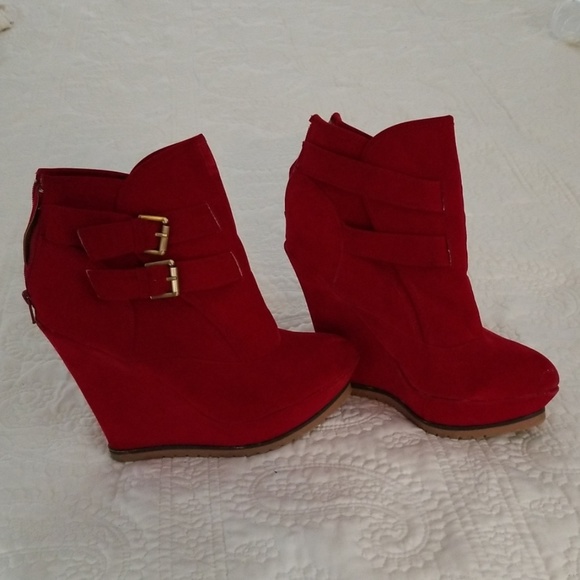 Shoes - Picture 2 of 4